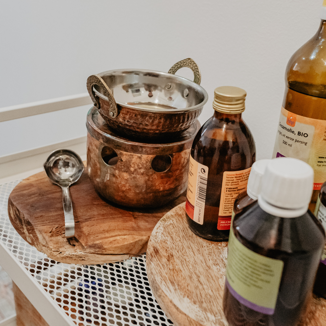 behandelingen White Black Introduce Yourself Instagram Post 3